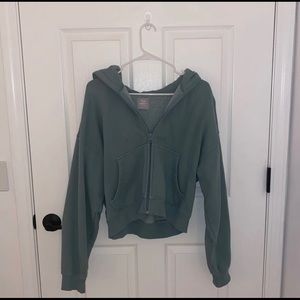 SOLD !!! Aritzia TNA boyfriend boxy zip up